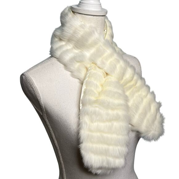 Cache Cream Faux Fur Winter Scarf Neck Pull Through Wrap Satin Lining - Picture 2 of 10